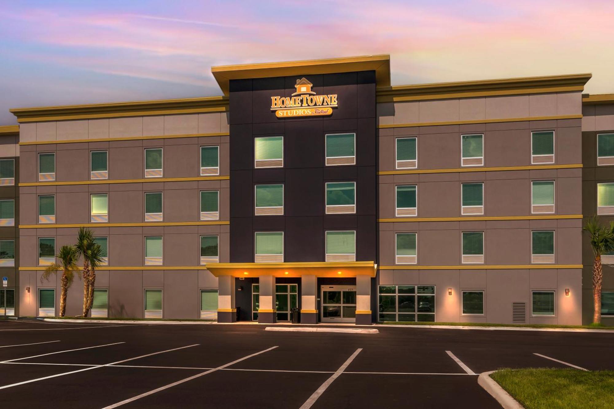 Hometowne Studios By Red Roof Tampa - Airport Exterior foto