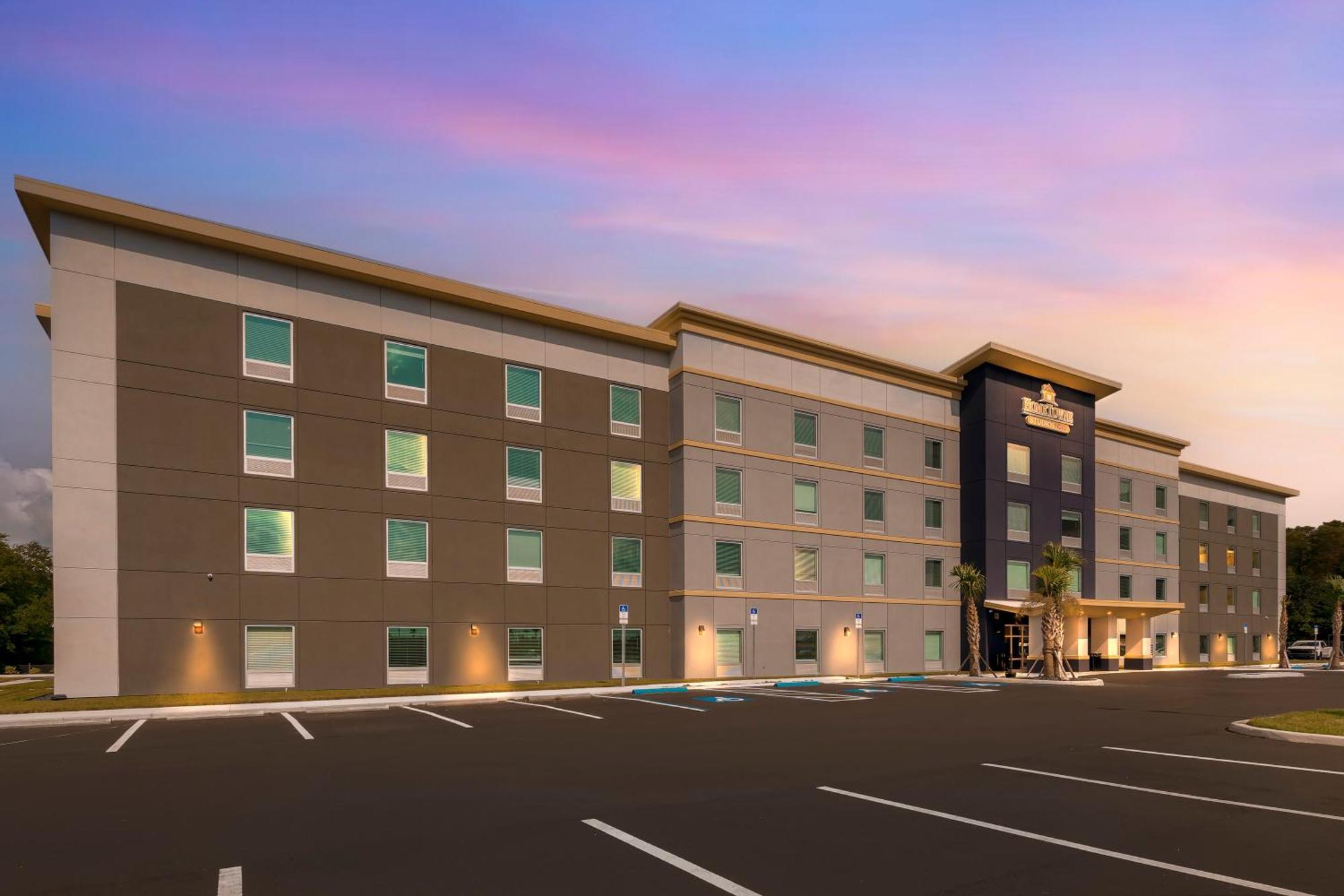 Hometowne Studios By Red Roof Tampa - Airport Exterior foto